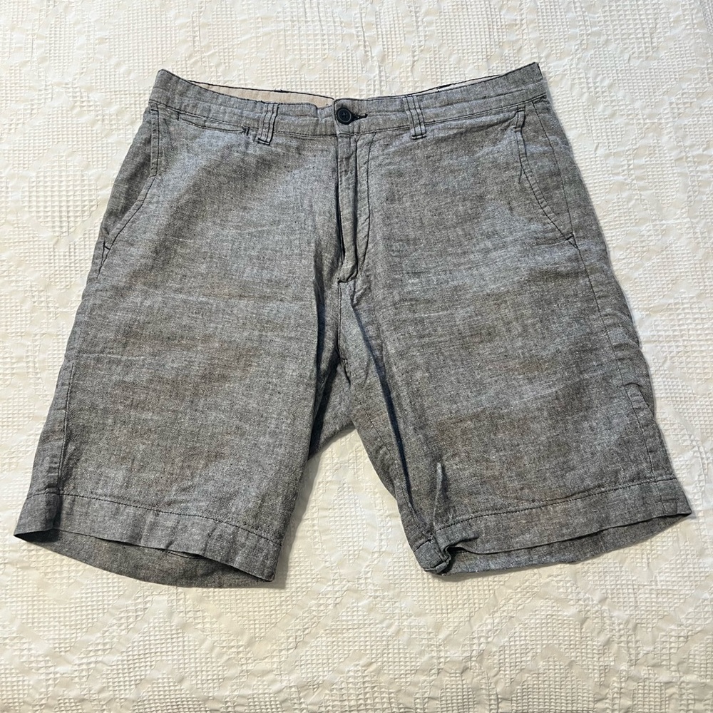 Brunello Cucinelli Light Gray Flat Front Shorts - image 1